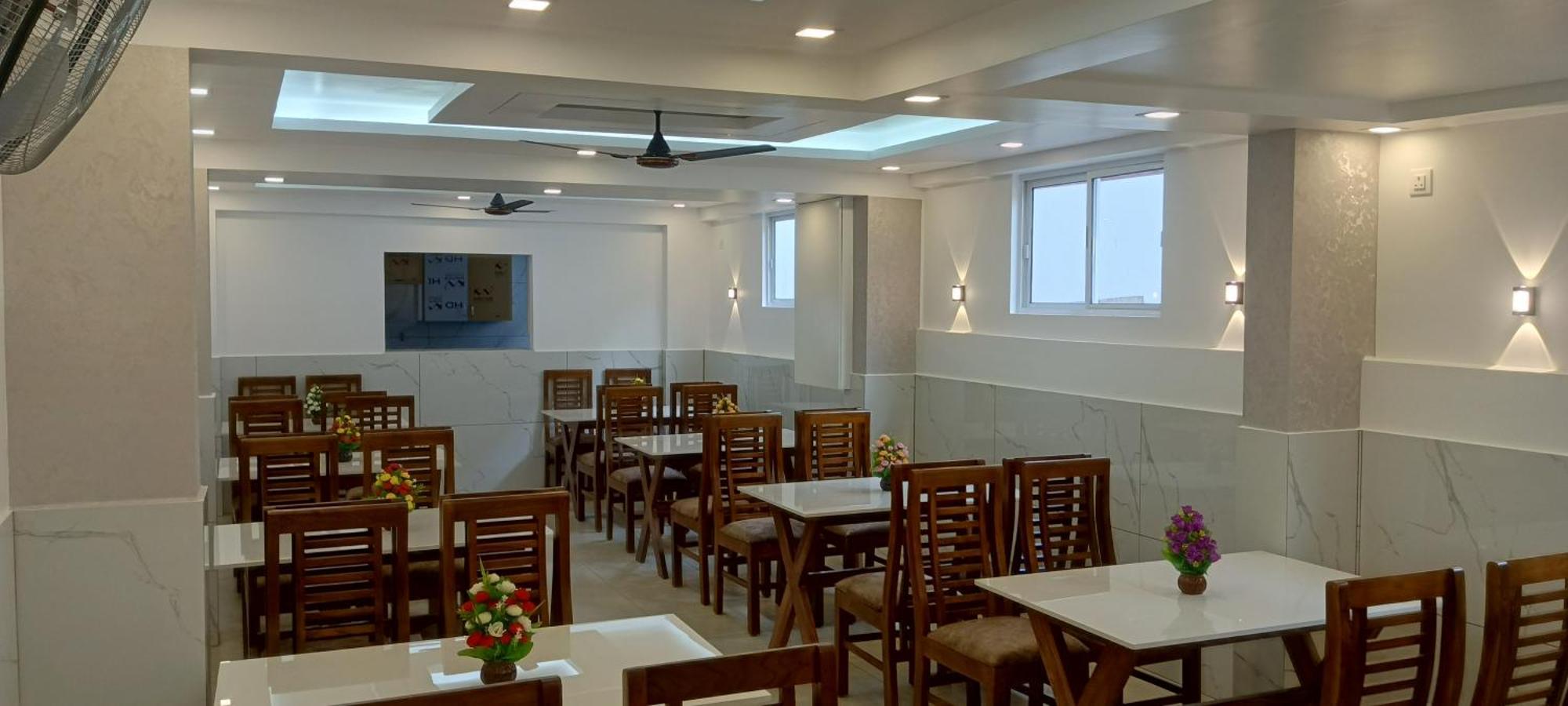 Cochin Airport Hotel Kochi Exterior photo