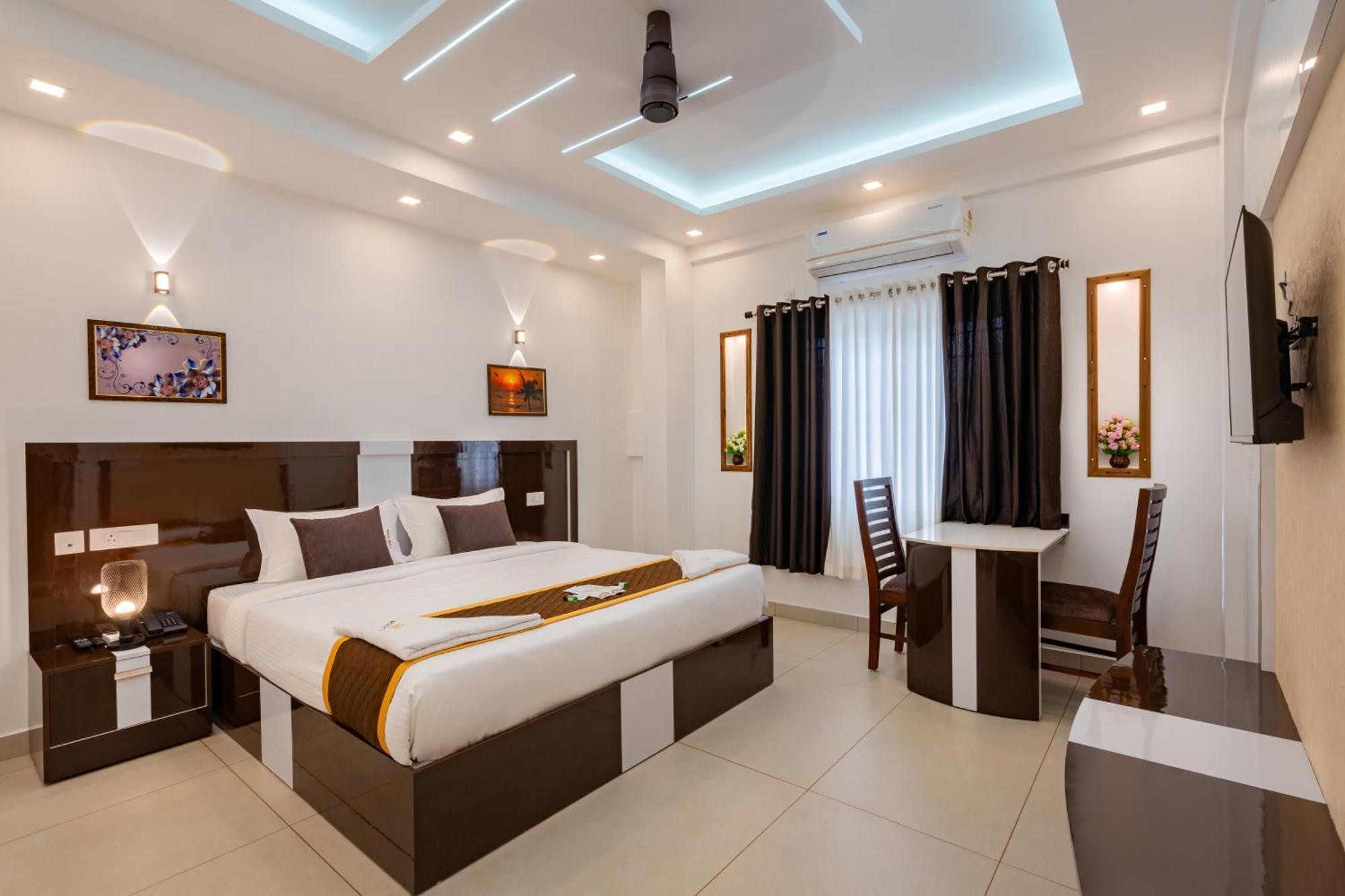 Cochin Airport Hotel Kochi Exterior photo