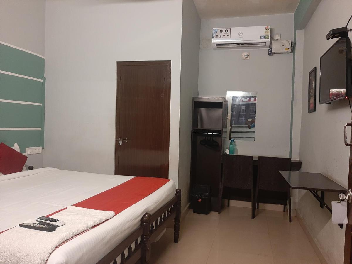 Cochin Airport Hotel Kochi Exterior photo